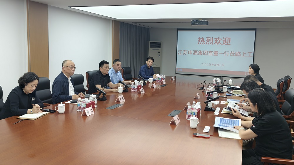 9月，，，，，，，宫友军董事长率队赴上海工具厂考察交流